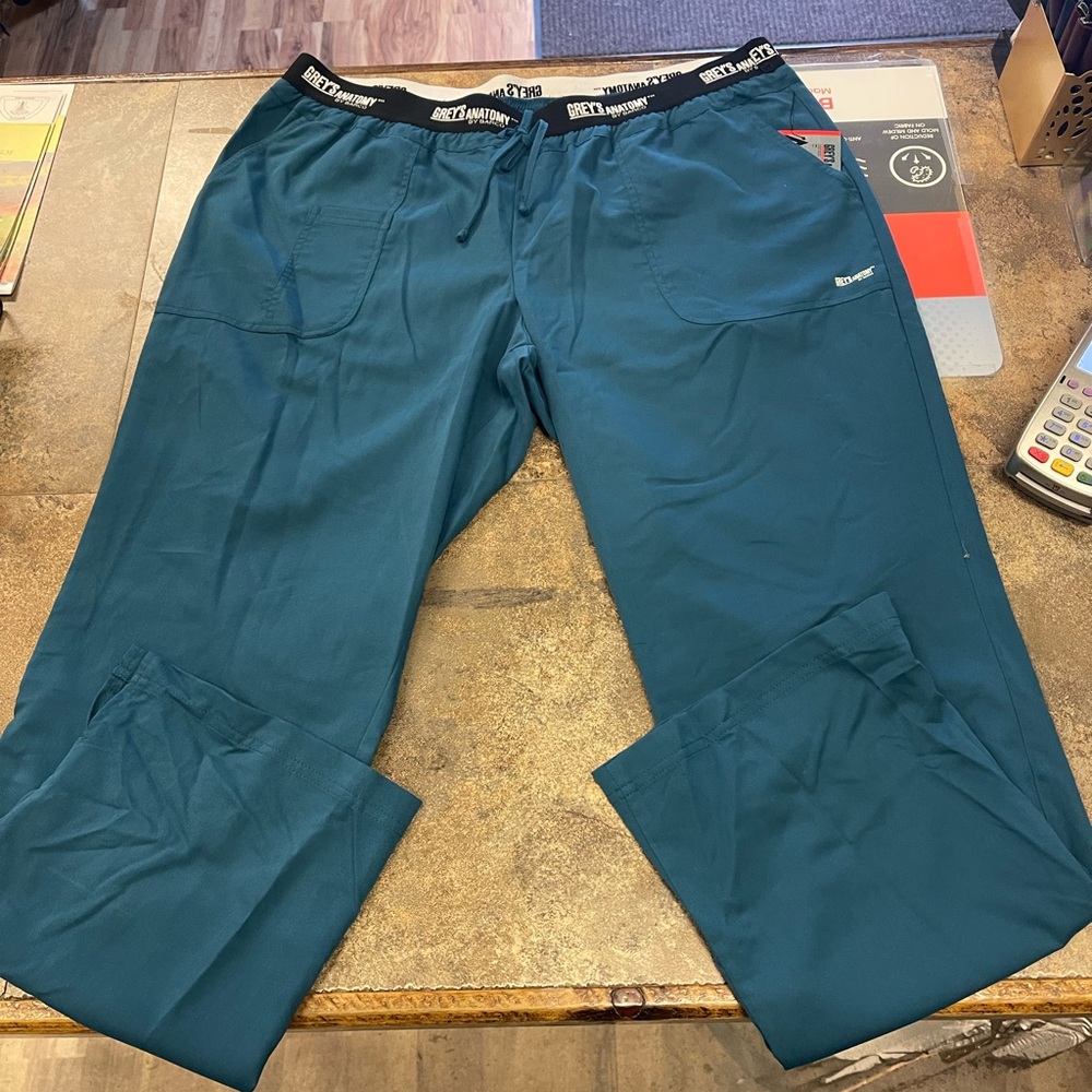 Plus Size Grey’s Anatomy 3 PKT Logo Waist Pant